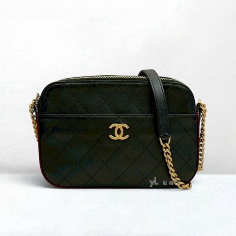 S5488-Chanel 黑牛皮拚紅雙層金釦相機包 A57575