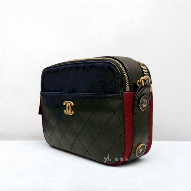 S5488-Chanel 黑牛皮拚紅雙層金釦相機包 A57575-1