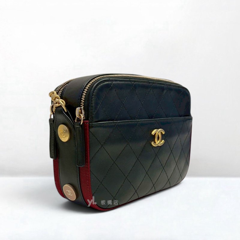 S5488-Chanel 黑牛皮拚紅雙層金釦相機包 A57575-2