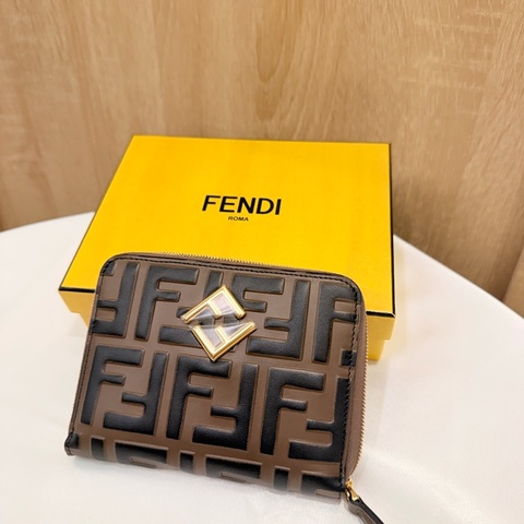 全新Fendi棕色金釦拉鏈6卡短夾