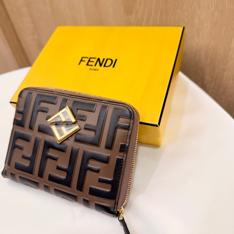 全新Fendi棕色金釦拉鏈6卡短夾-1