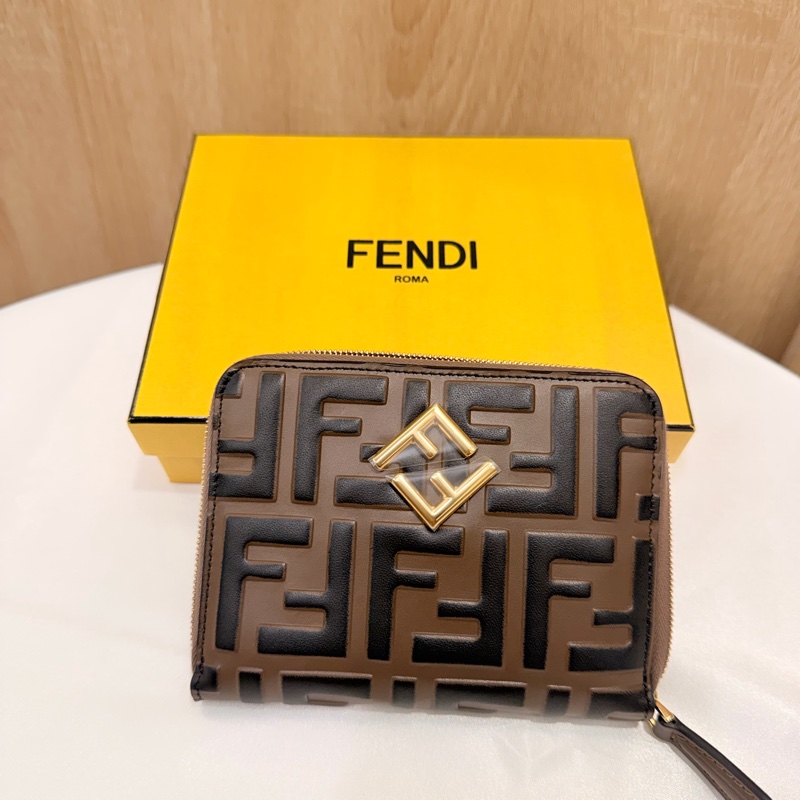 全新Fendi棕色金釦拉鏈6卡短夾-2