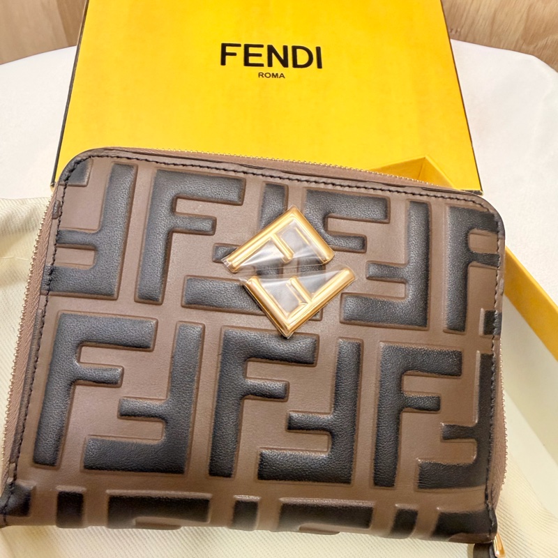 全新Fendi棕色金釦拉鏈6卡短夾-6