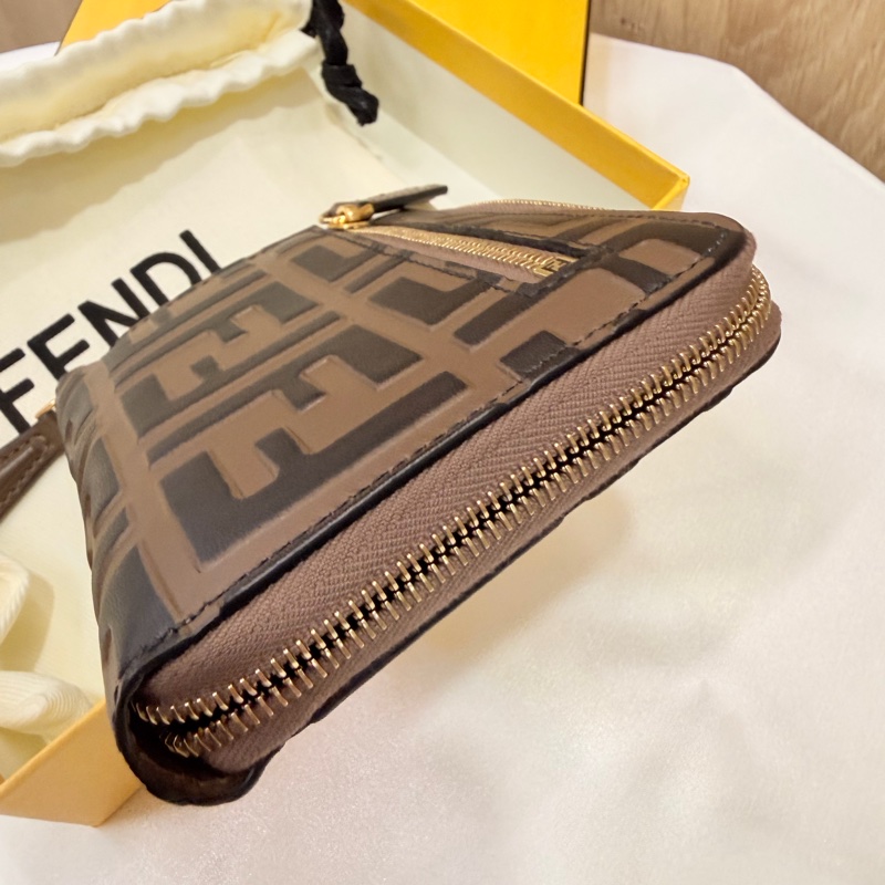 全新Fendi棕色金釦拉鏈6卡短夾-14