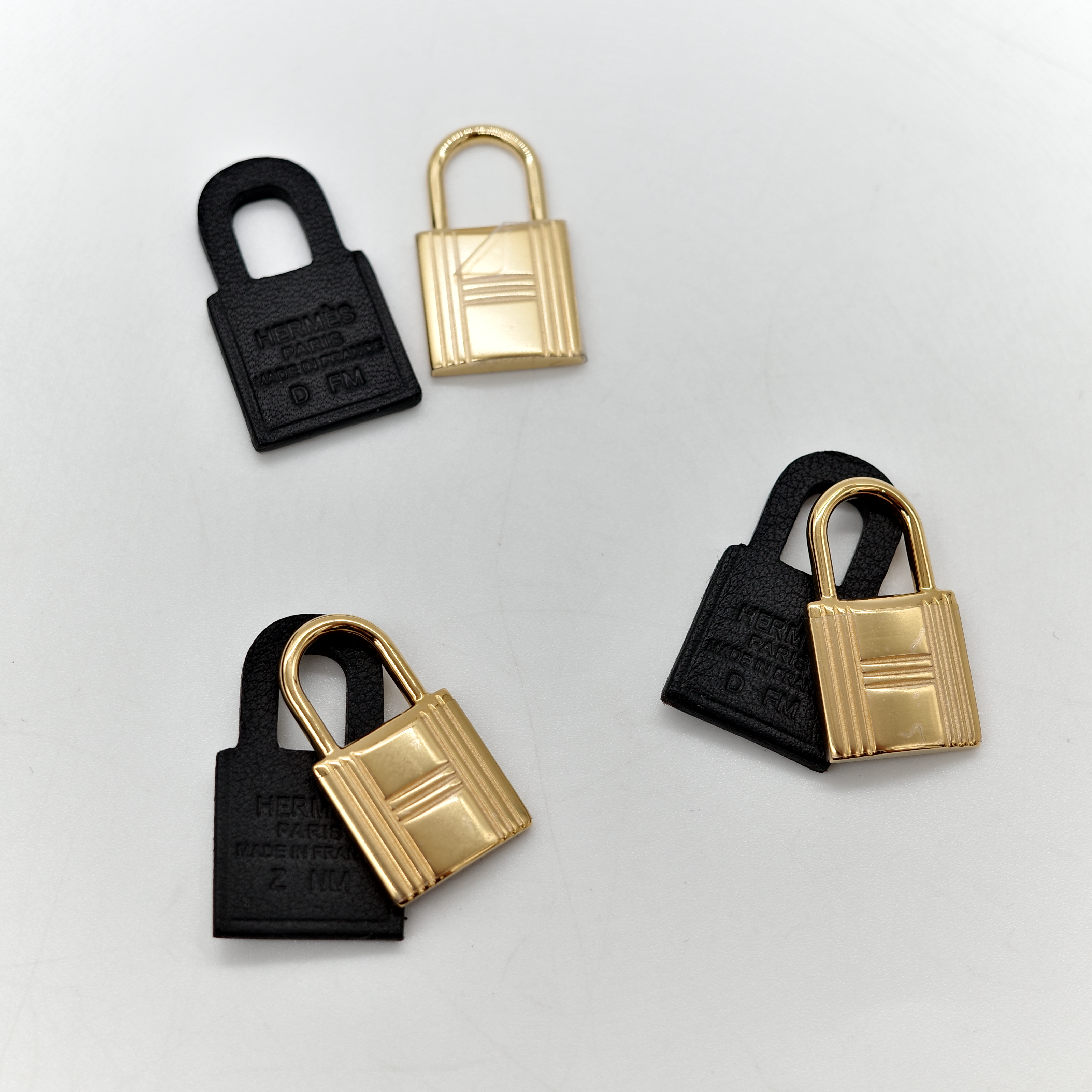 Hermès 愛馬仕 金色 鎖片 黑色 牛皮 吊墜 套組-5