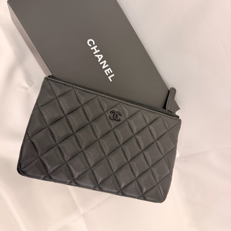 Chanel 黑羊皮黑釦一字拉鏈大零錢包-3