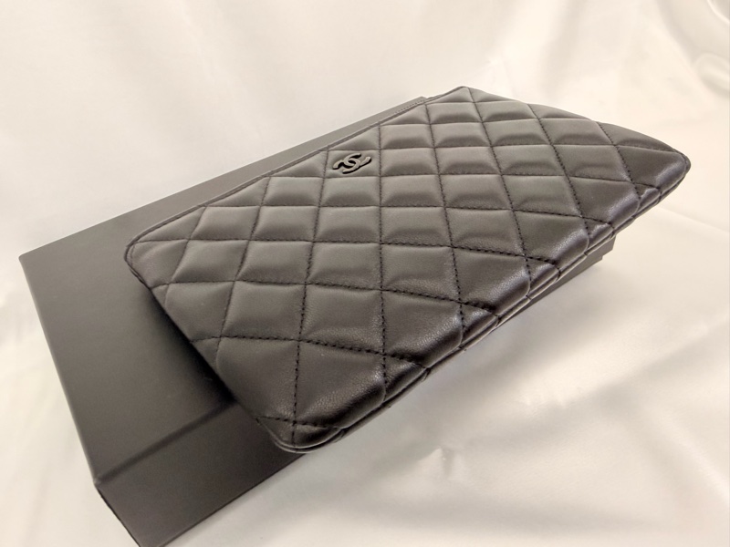 Chanel 黑羊皮黑釦一字拉鏈大零錢包-5