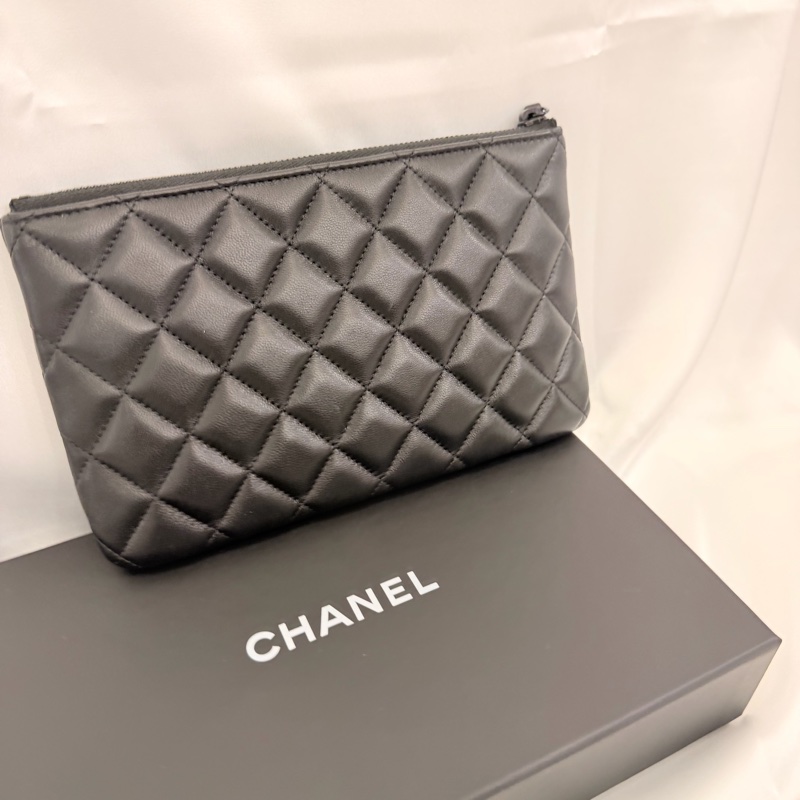 Chanel 黑羊皮黑釦一字拉鏈大零錢包-19