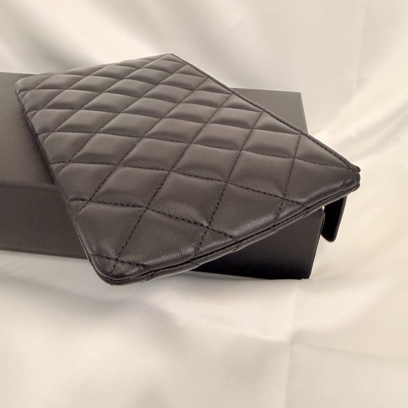 Chanel 黑羊皮黑釦一字拉鏈大零錢包-20
