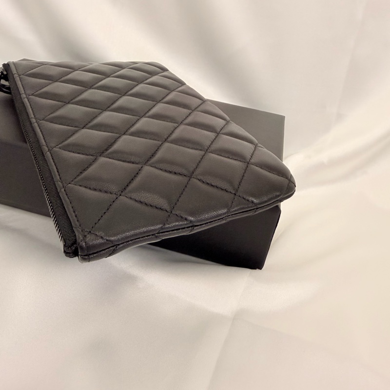Chanel 黑羊皮黑釦一字拉鏈大零錢包-22