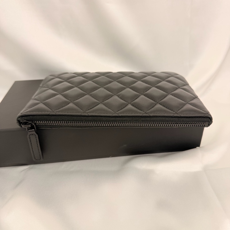 Chanel 黑羊皮黑釦一字拉鏈大零錢包-23