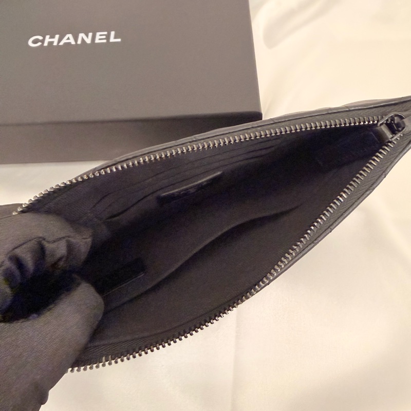 Chanel 黑羊皮黑釦一字拉鏈大零錢包-26