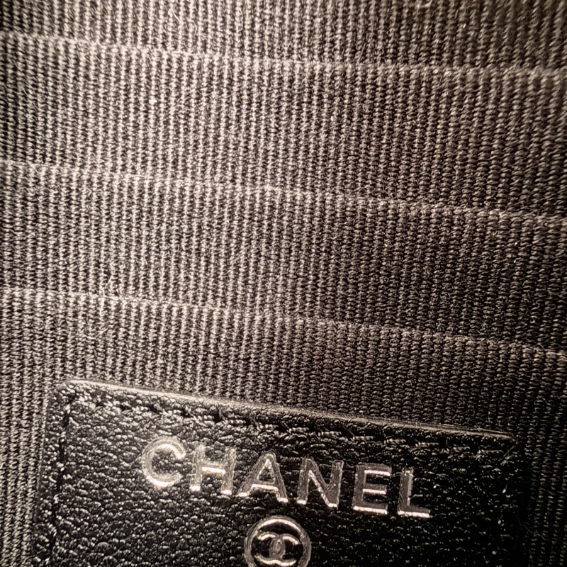 Chanel 黑羊皮黑釦一字拉鏈大零錢包-29