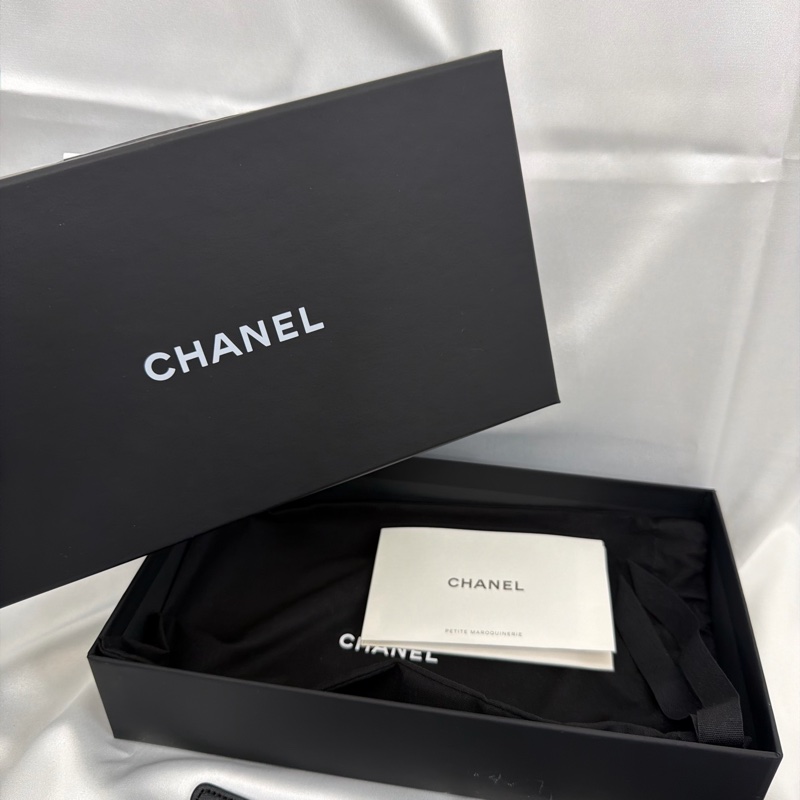 Chanel 黑羊皮黑釦一字拉鏈大零錢包-33