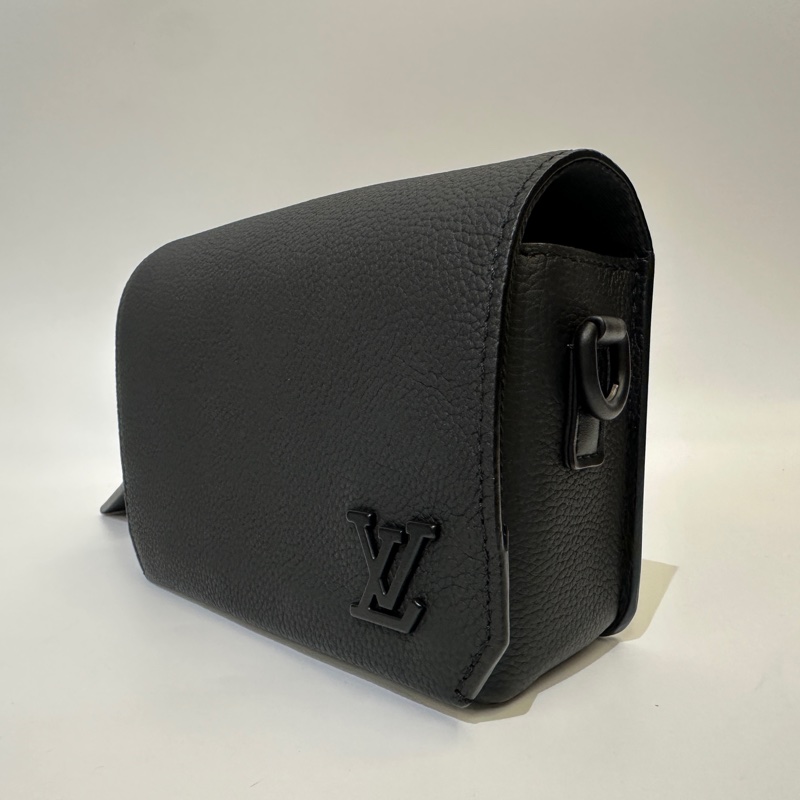 LV 黑牛皮Aerogram 下蓋斜背包M82085-2