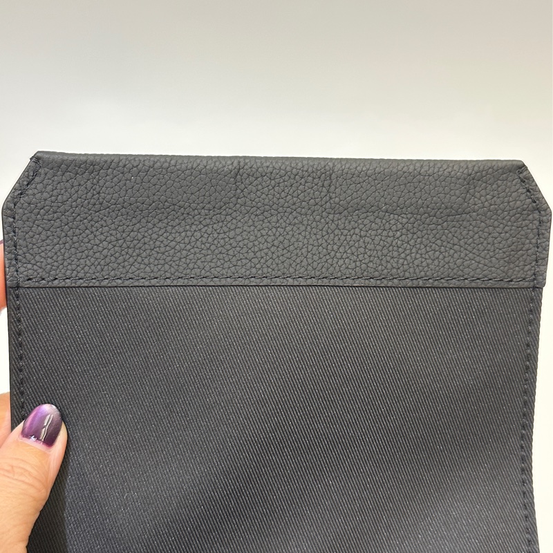 LV 黑牛皮Aerogram 下蓋斜背包M82085-11