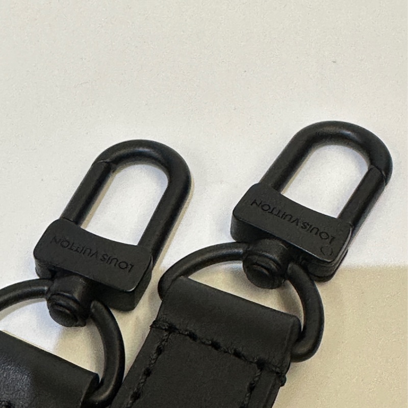 LV 黑牛皮Aerogram 下蓋斜背包M82085-14