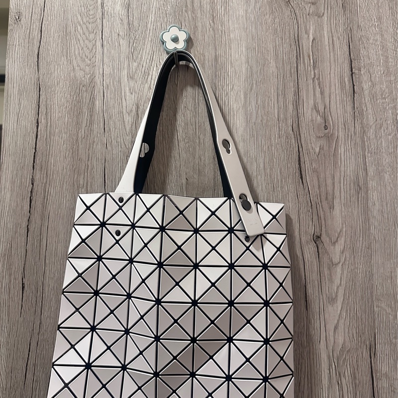 Issey Miyake Bao Bao 7*7亮面手提包-0