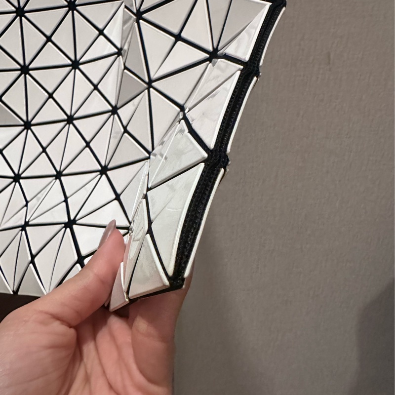 Issey Miyake Bao Bao 7*7亮面手提包-3