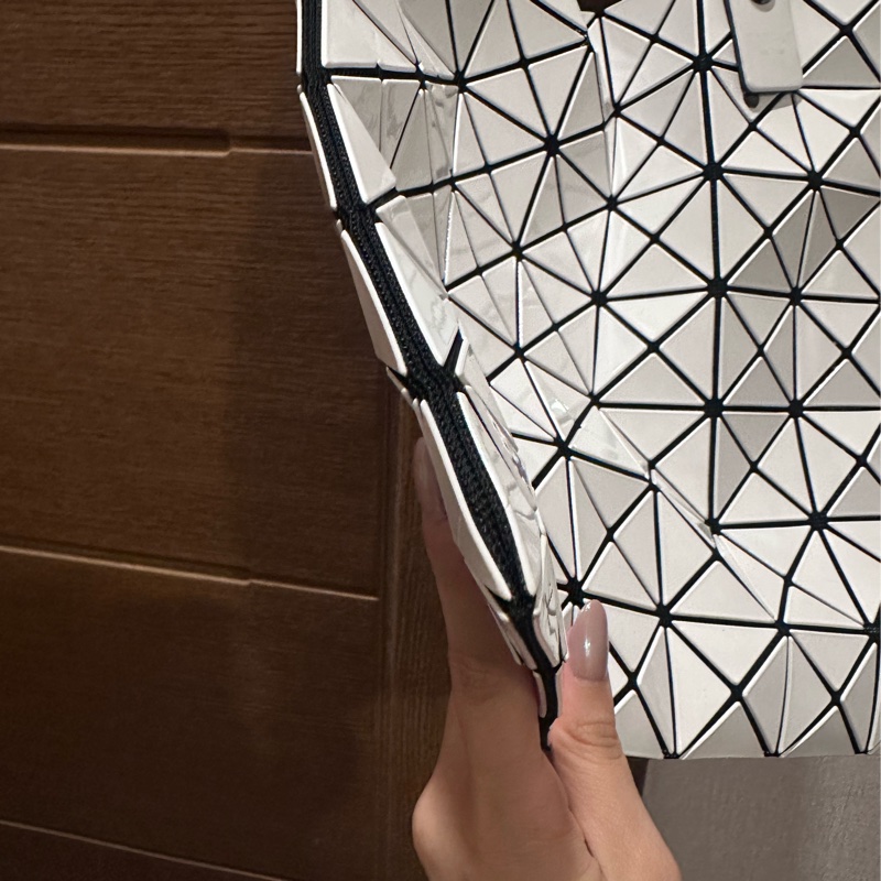 Issey Miyake Bao Bao 7*7亮面手提包-4