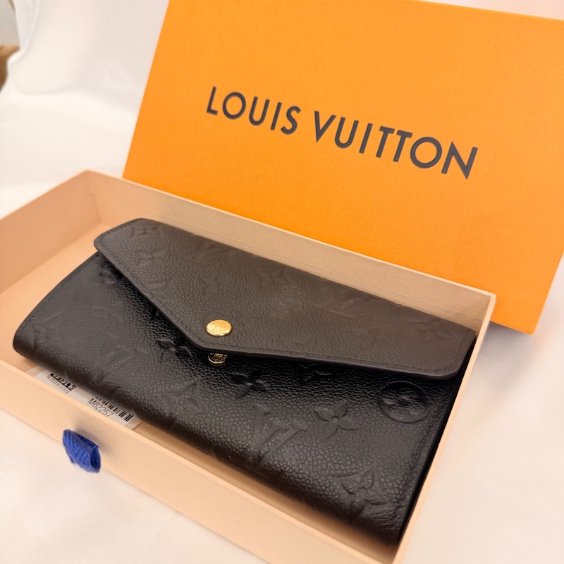 LV 黑牛皮Sarah 16卡長夾-7