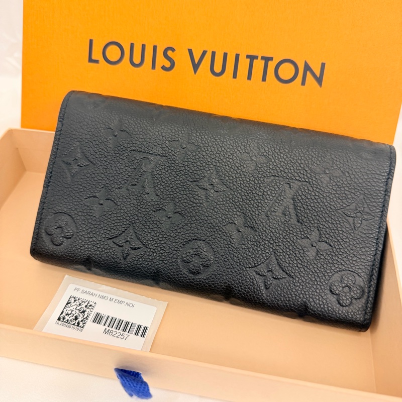 LV 黑牛皮Sarah 16卡長夾-10