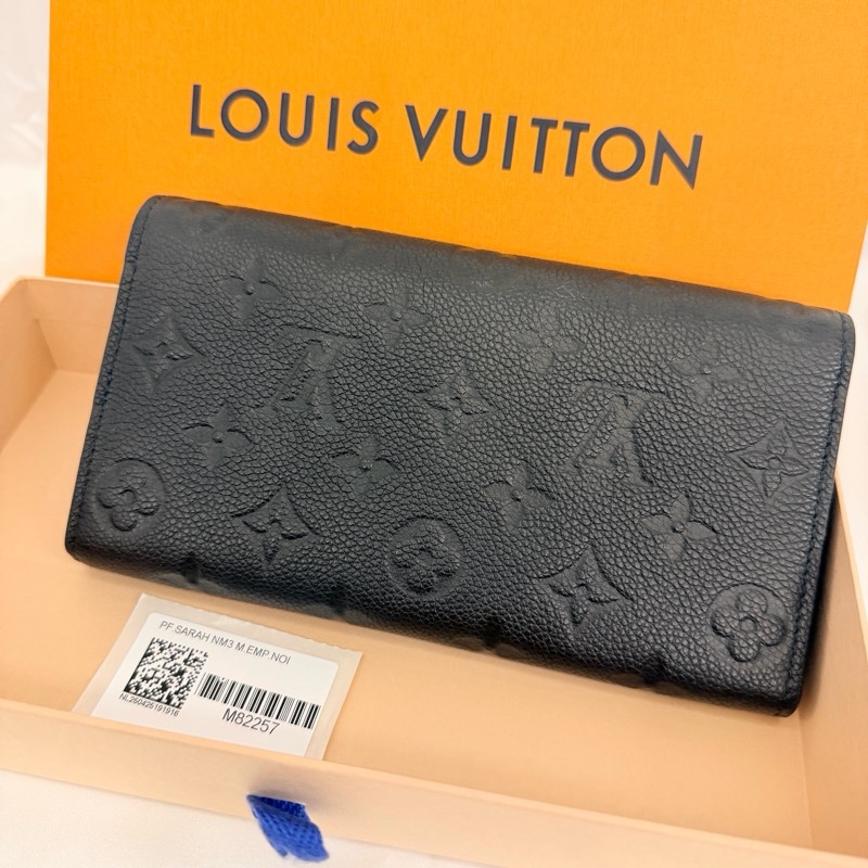 LV 黑牛皮Sarah 16卡長夾-27
