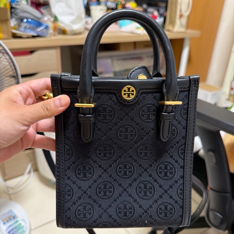 ToryBurch 黑色基本款信封直立包-0