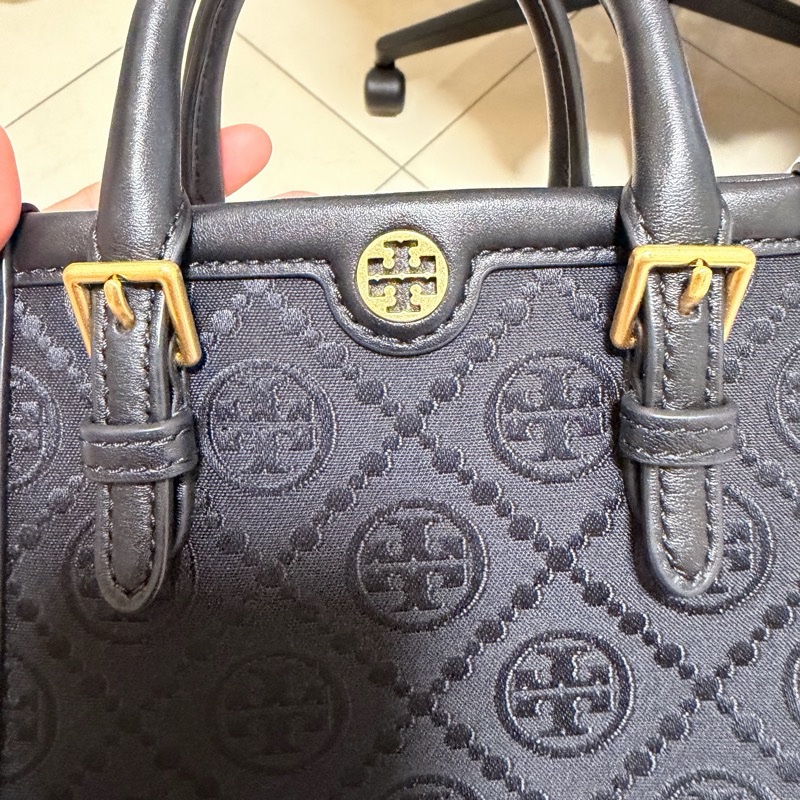 ToryBurch 黑色基本款信封直立包-2