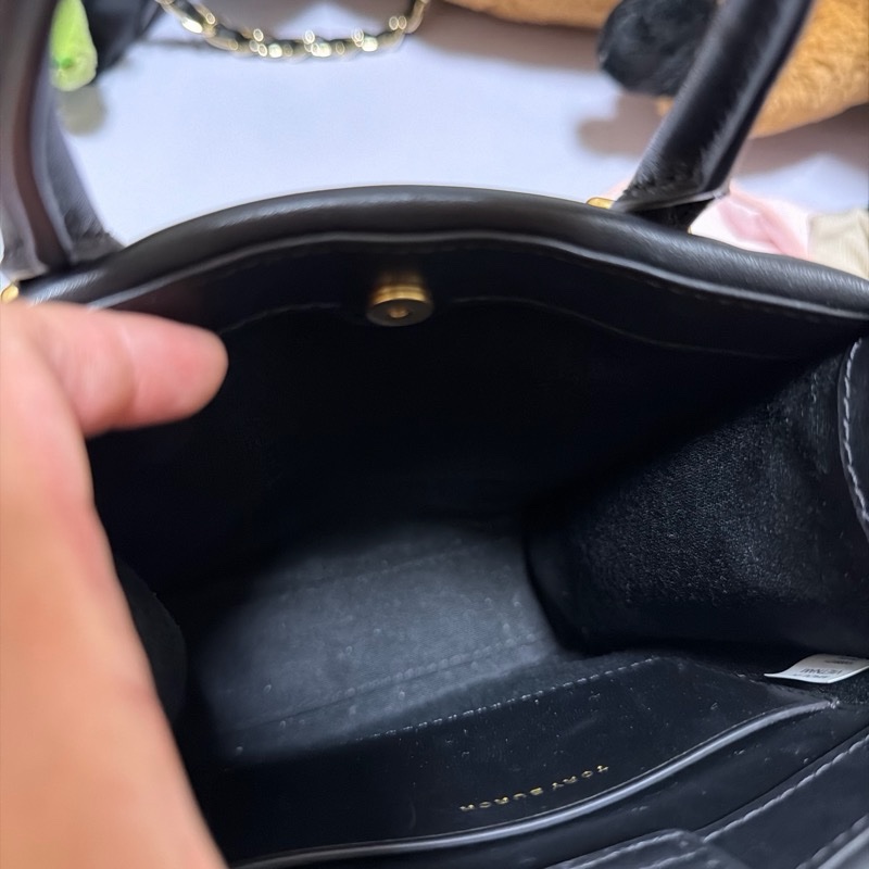 ToryBurch 黑色基本款信封直立包-4