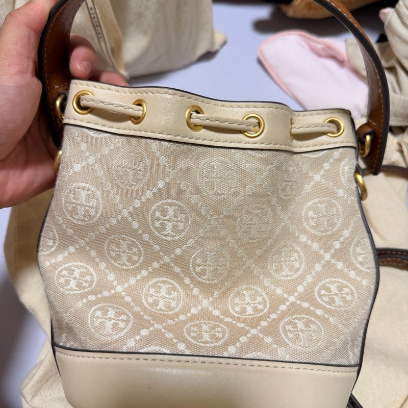 ToryBurch經典水桶小包奶茶色-1