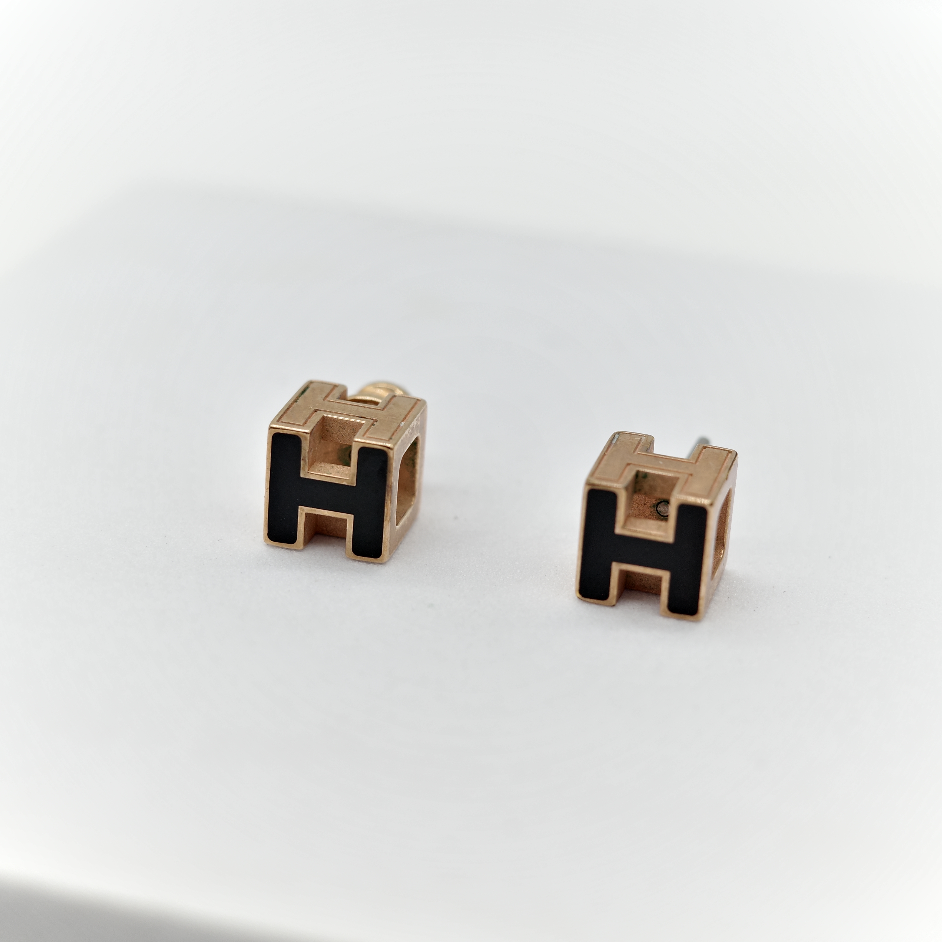 Hermès 愛馬仕 H 立體 黑色 方形耳環-5