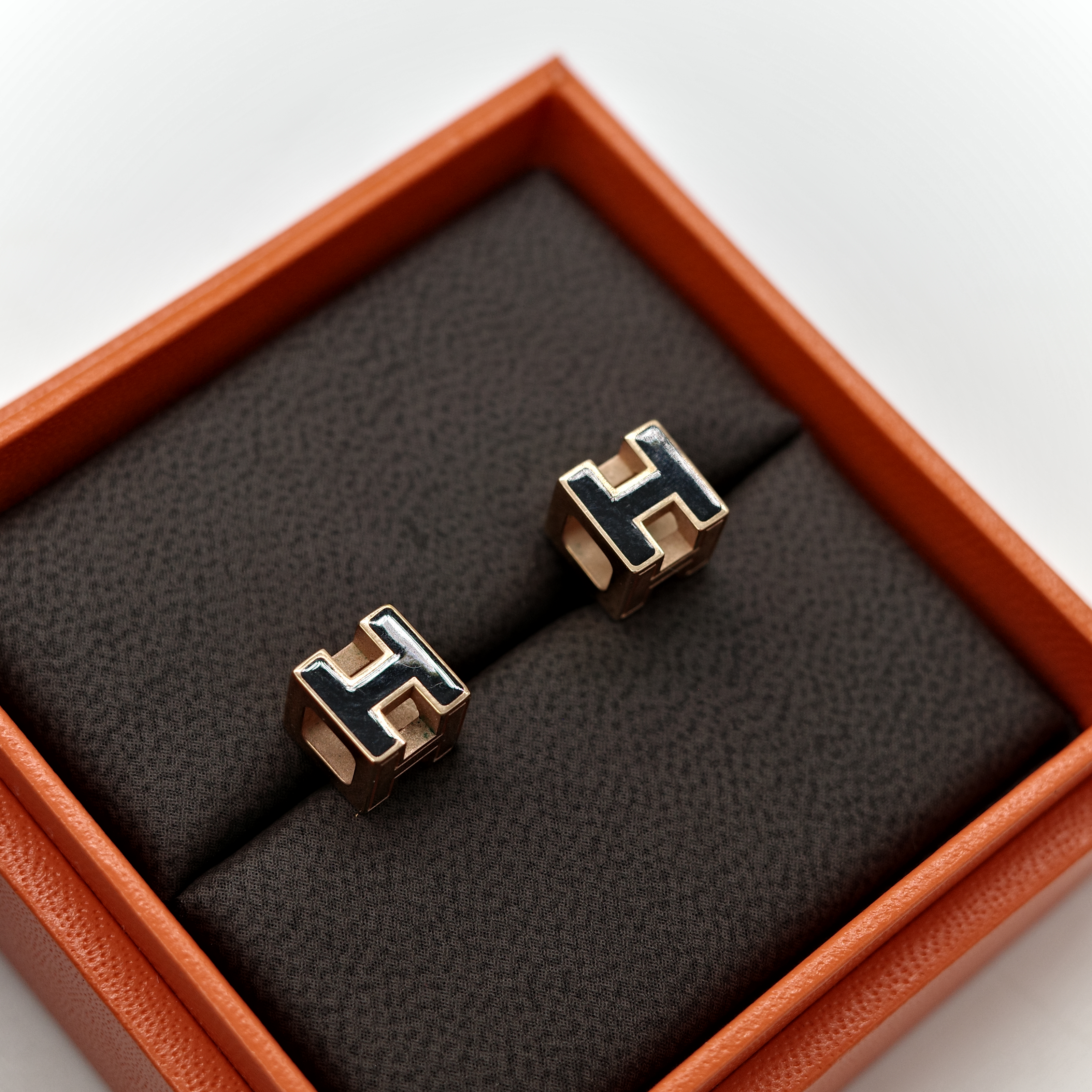Hermès 愛馬仕 H 立體 黑色 方形耳環-7