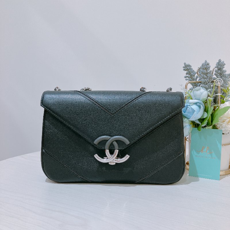 TK2051 香奈兒 17P Chevron Macro Caviar Shoulder Bag 24cm Black X GHW-0