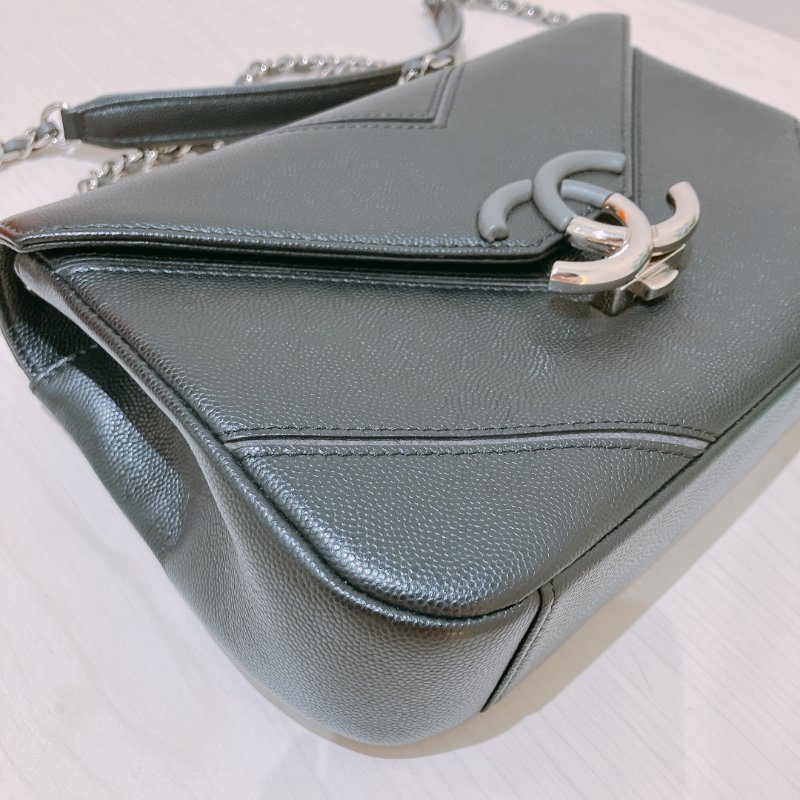 TK2051 香奈兒 17P Chevron Macro Caviar Shoulder Bag 24cm Black X GHW-12