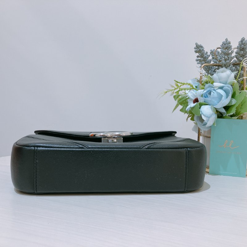 TK2051 香奈兒 17P Chevron Macro Caviar Shoulder Bag 24cm Black X GHW-26