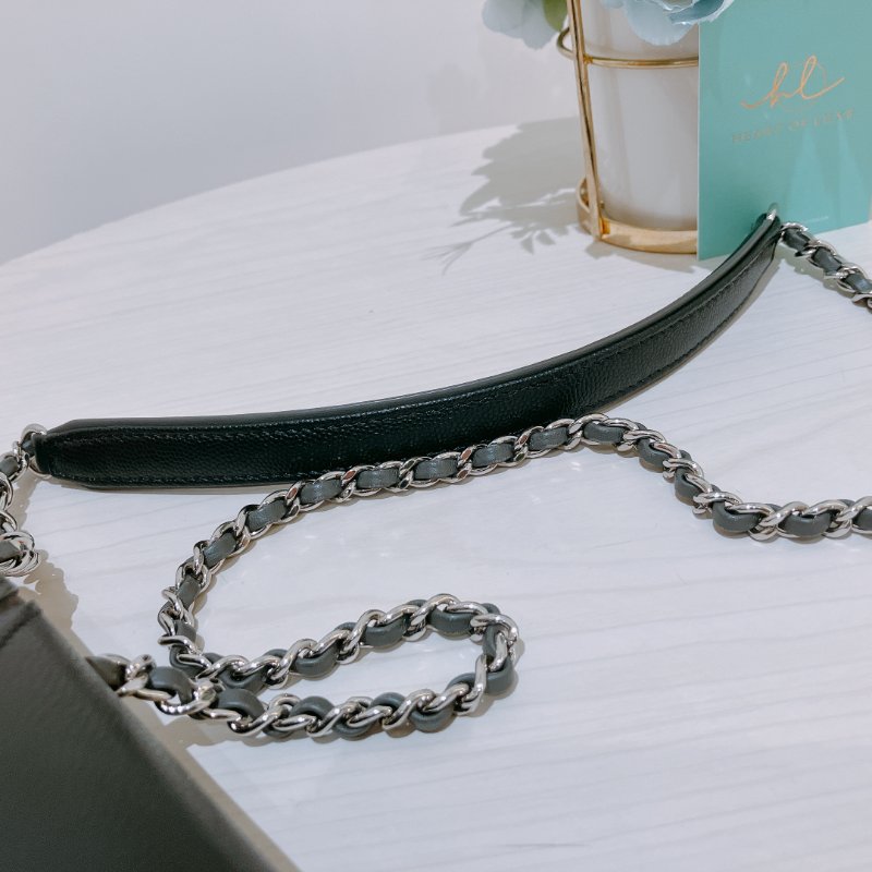 TK2051 香奈兒 17P Chevron Macro Caviar Shoulder Bag 24cm Black X GHW-36
