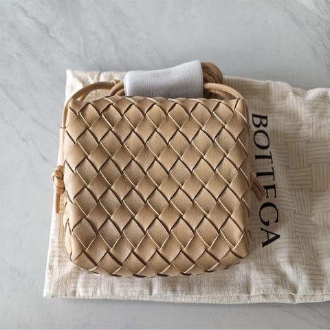 Bottega Veneta  葆蝶家 羊皮革 尺寸约17*12