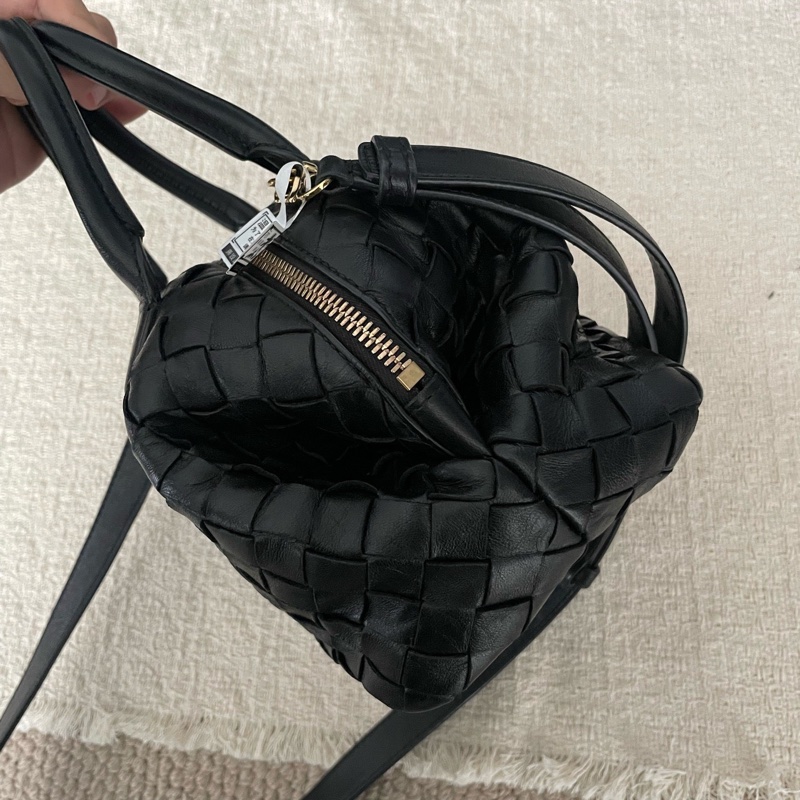 Bottega Veneta葆蝶家 新款黑色全皮保齡球 編織款 自帶斜挎肩帶-2