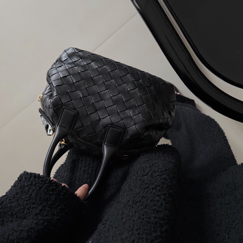 Bottega Veneta葆蝶家 新款黑色全皮保齡球 編織款 自帶斜挎肩帶-4