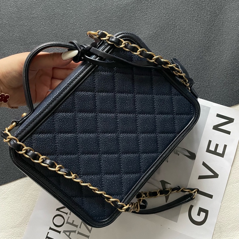 Chanel香奈兒 vanity case 相機包 中號 深藍色荔枝皮菱格-1