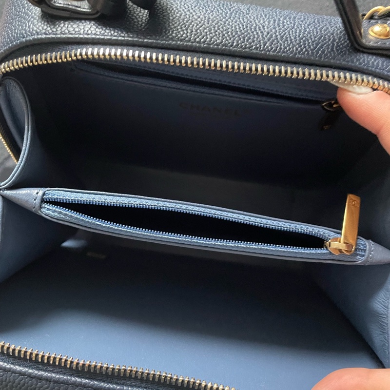 Chanel香奈兒 vanity case 相機包 中號 深藍色荔枝皮菱格-7