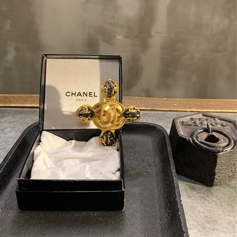 95A 1995 Chanel Vintage CC Logo Cross Black Pearl Brooch Pin 24K Gold Plated 十字黑珍珠香奈兒標誌心口針