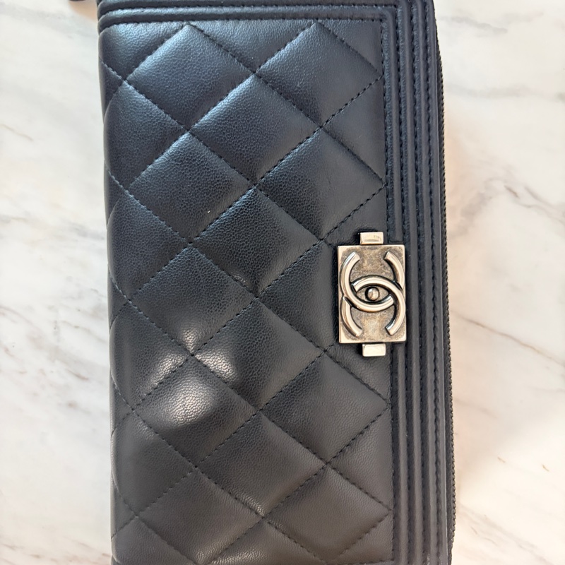 Chanel Boy 系列黑色羊皮菱格紋拉鍊長夾-5