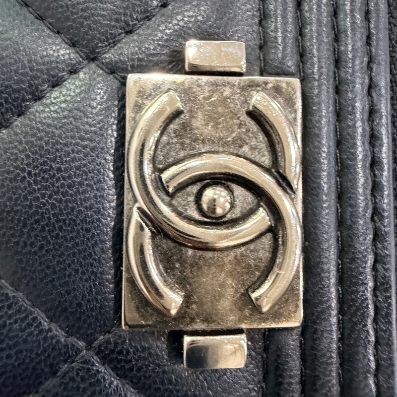 Chanel Boy 系列黑色羊皮菱格紋拉鍊長夾-23
