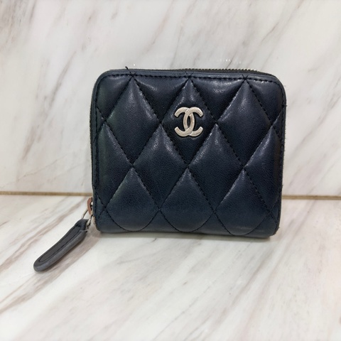 CHANEL 經典黑色羊皮銀扣拉鍊零錢包