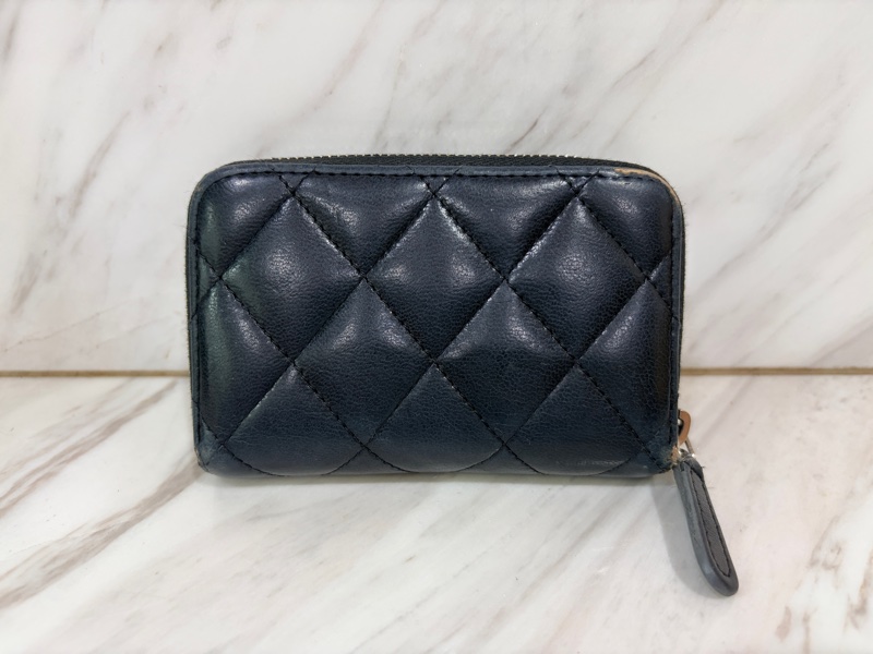 CHANEL 經典黑色羊皮銀扣拉鍊零錢包-1