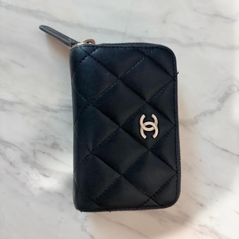 CHANEL 經典黑色羊皮銀扣拉鍊零錢包-7