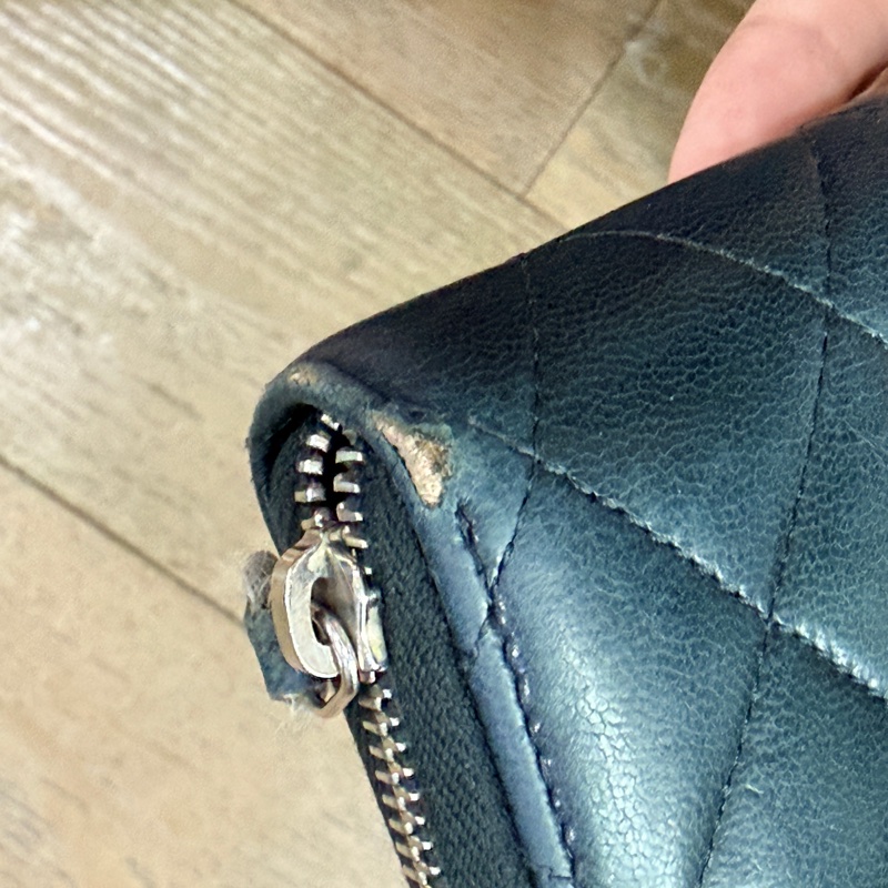 CHANEL 經典黑色羊皮銀扣拉鍊零錢包-16