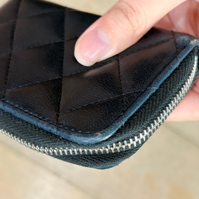 CHANEL 經典黑色羊皮銀扣拉鍊零錢包-19